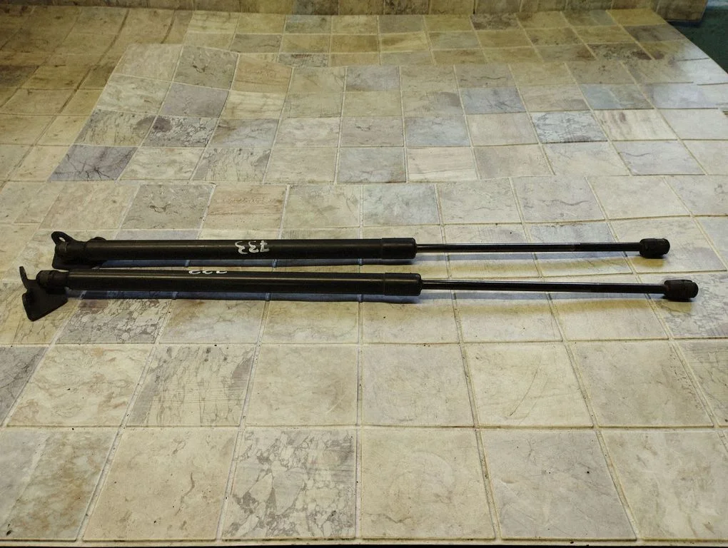 Tailgate/trunk strut/damper – Ford S-MAX (2006-2015)