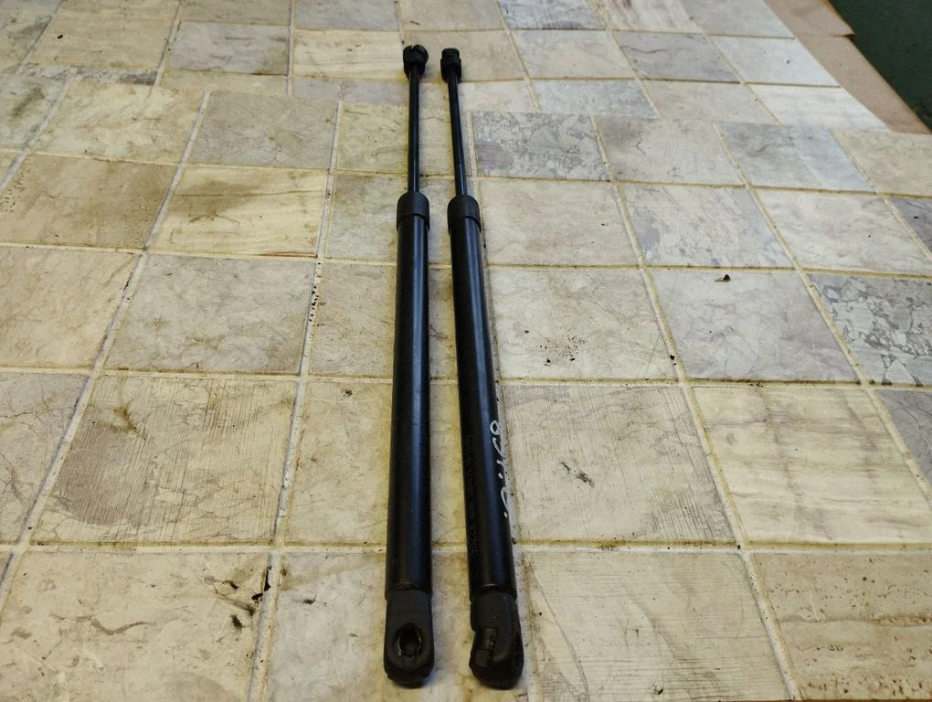 Tailgate/trunk strut/damper – Opel Omega B2 (1999-2003)