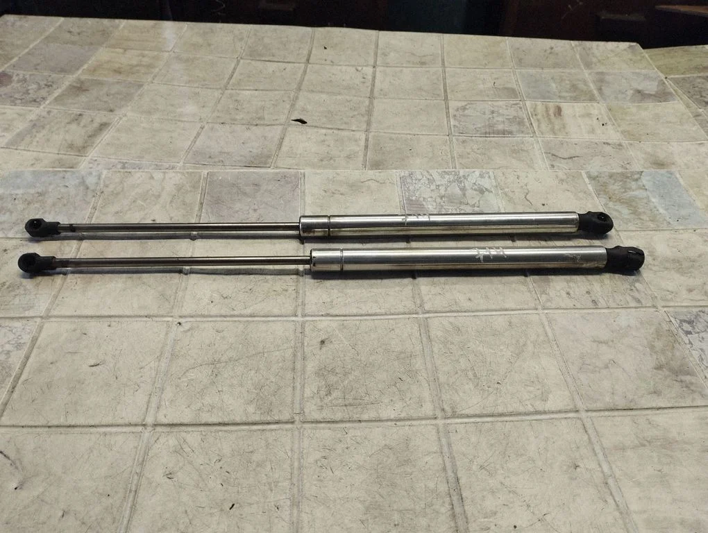 Tailgate/trunk strut/damper 1J6827550