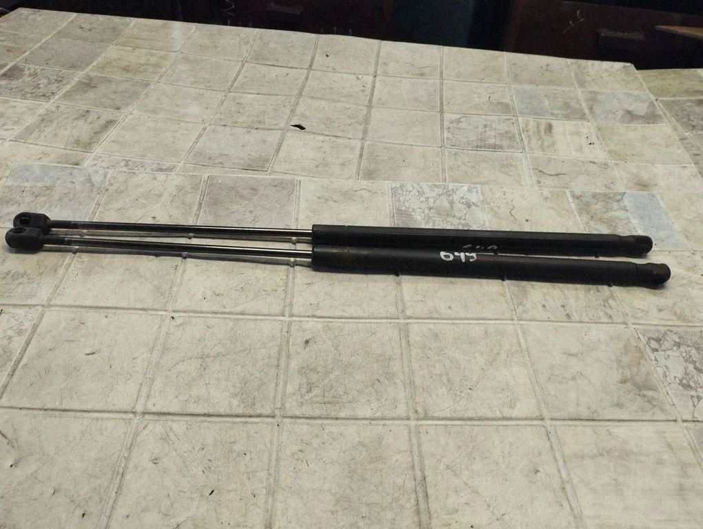 Tailgate/trunk strut/damper – Ford Focus C-MAX (2003-2010)