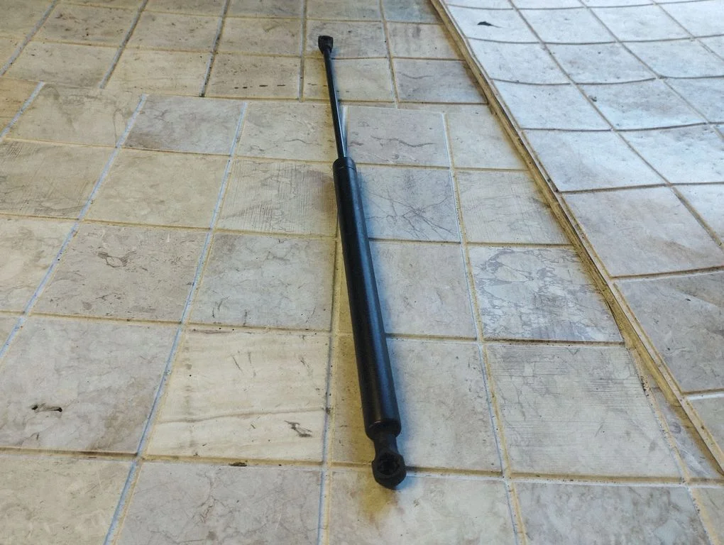 Aizmugurējā vāka amortizators 9631441380