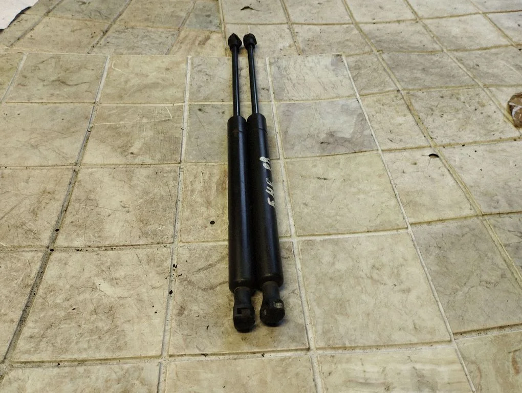 Tailgate/trunk strut/damper – Renault Espace -  Grand espace IV (2004-2014)