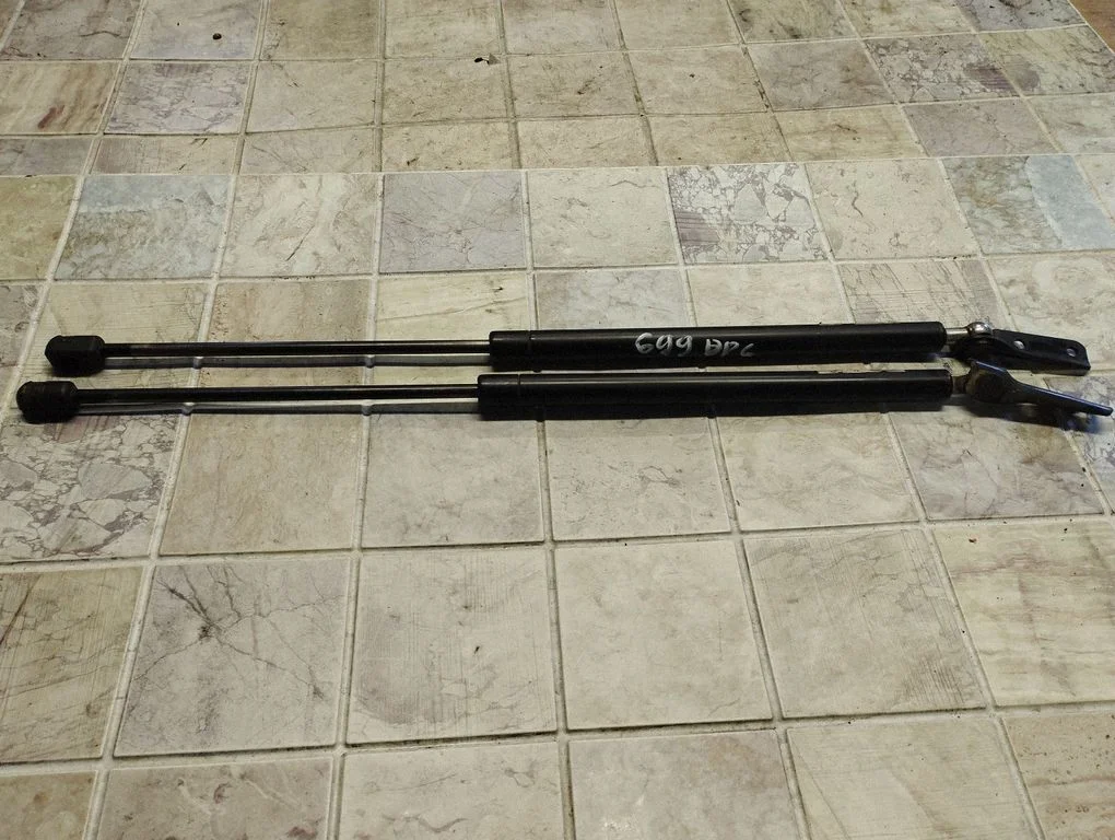 Tailgate/trunk strut/damper 333827438