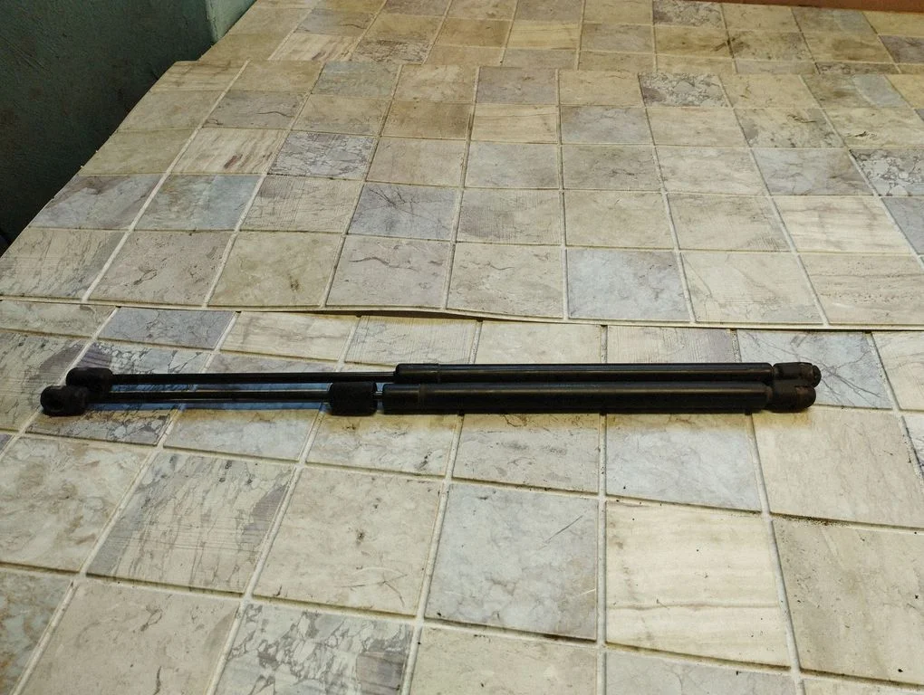 Tailgate/trunk strut/damper 5253PD0360N