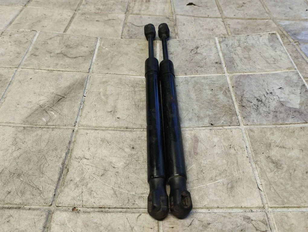 Tagaluugi gaasiamortisaator 4F582755203S