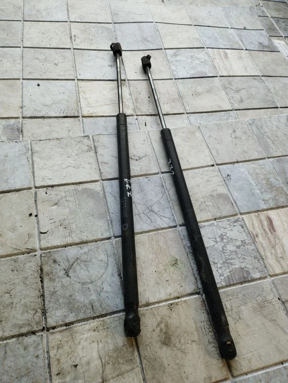 Tailgate/trunk strut/damper 689600F011