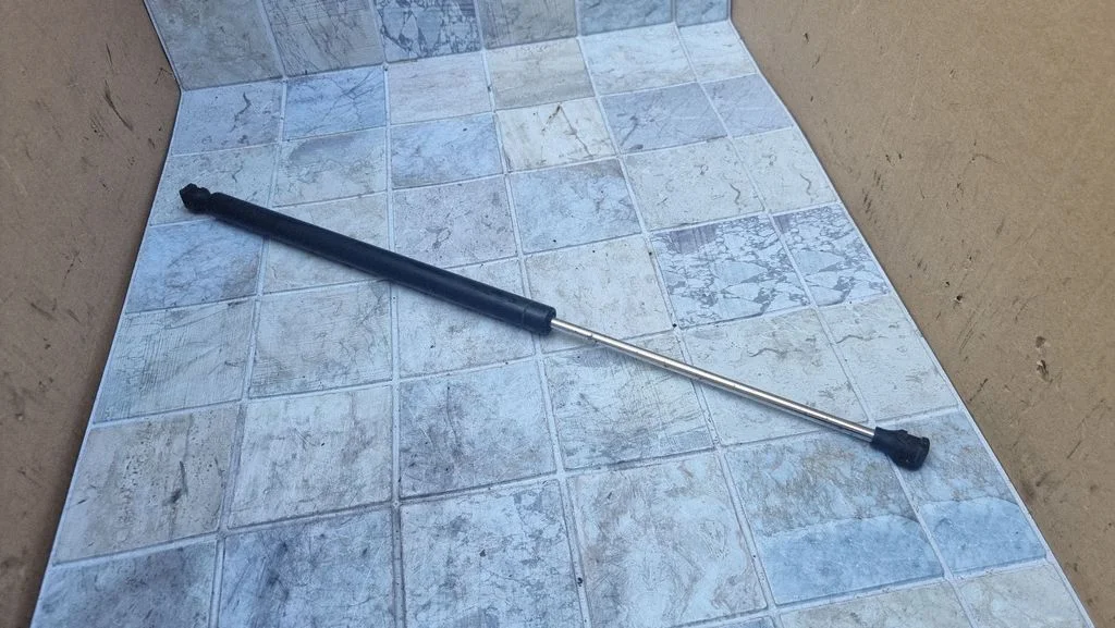Tailgate/trunk strut/damper – Renault Espace III (1997-2003)