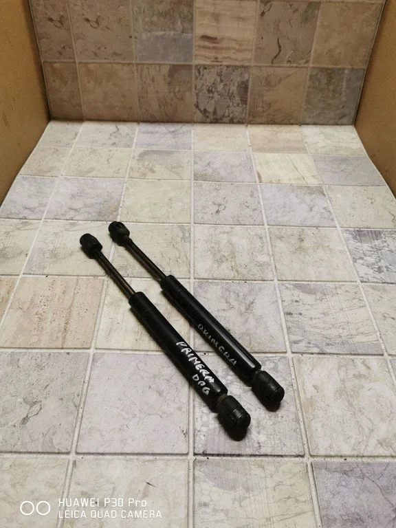 Tailgate/trunk strut/damper 84430AV600