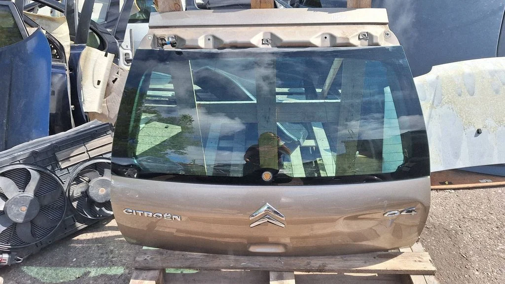 Tailgate/trunk/boot lid