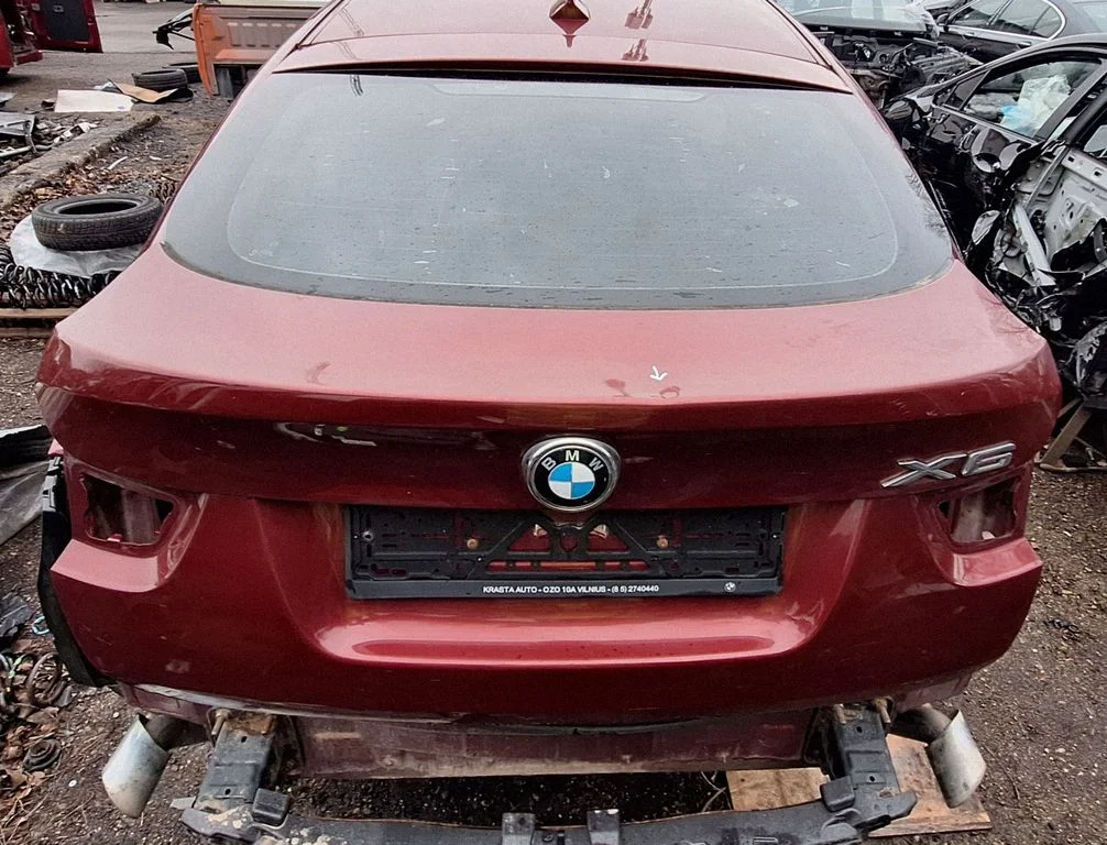 Tailgate/trunk/boot lid – rear