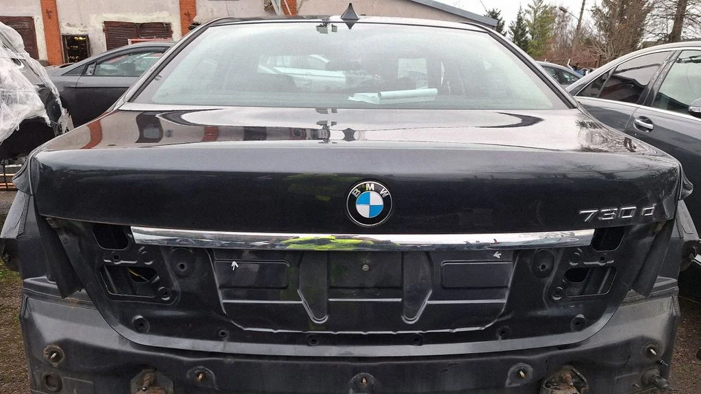 Tailgate/trunk/boot lid – rear