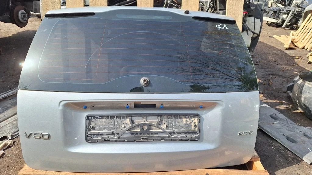 Tailgate/trunk/boot lid – rear