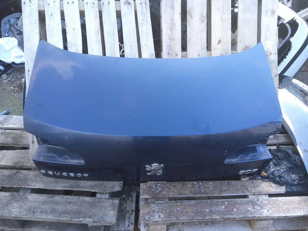 Tailgate/trunk/boot lid – rear