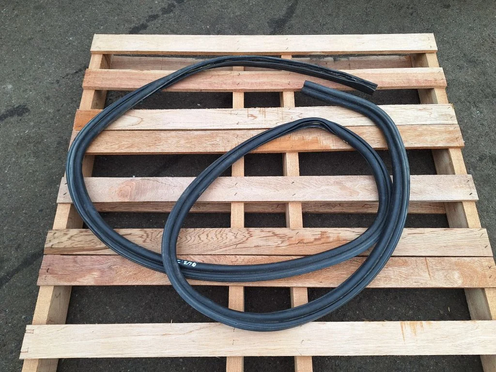 Laadimisukse tihend (kere pool) – Chrysler Grand Voyager V (2007-2015)