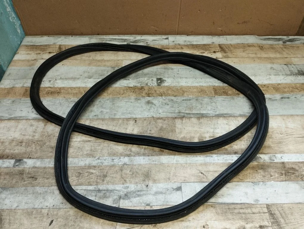 Loading door rubber seal (on body)