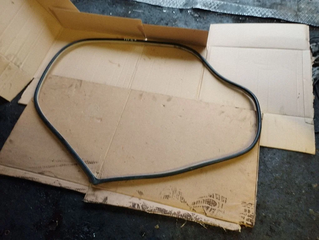 Loading door rubber seal (on body) – rear left