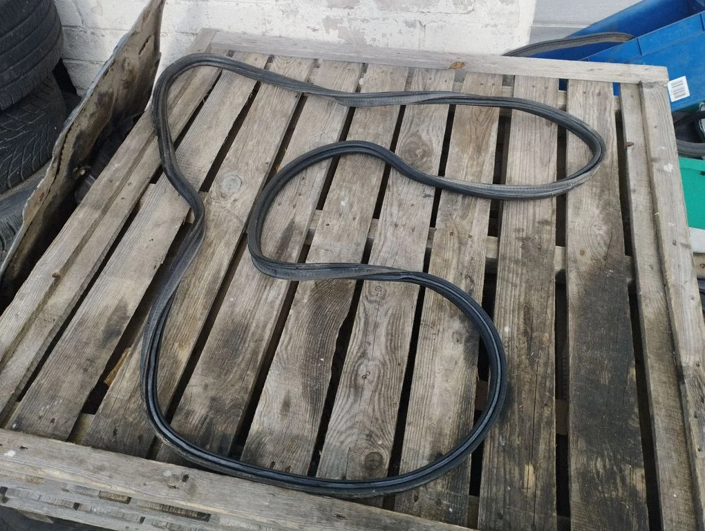 Loading door rubber seal (on body) – Volkswagen Touran I (2003-2010)