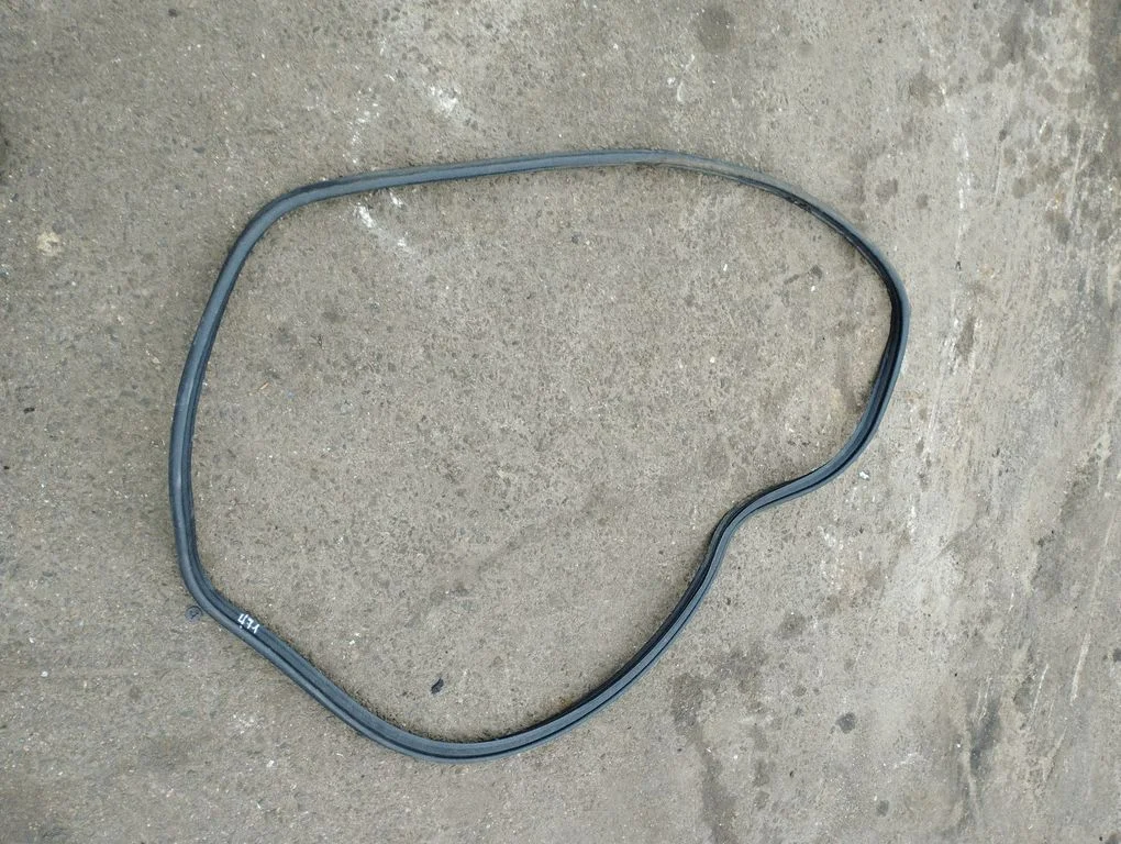 Loading door rubber seal (on body) – Lexus IS 220D-250-350 (2006-2013)