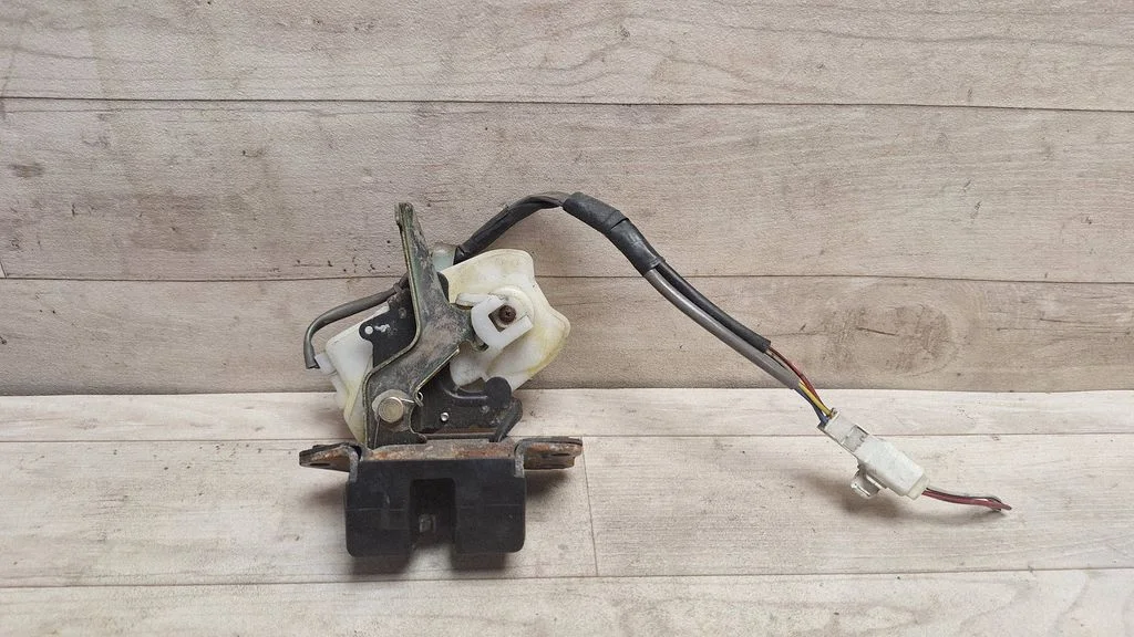 Tailgate/trunk/boot lock/catch/latch