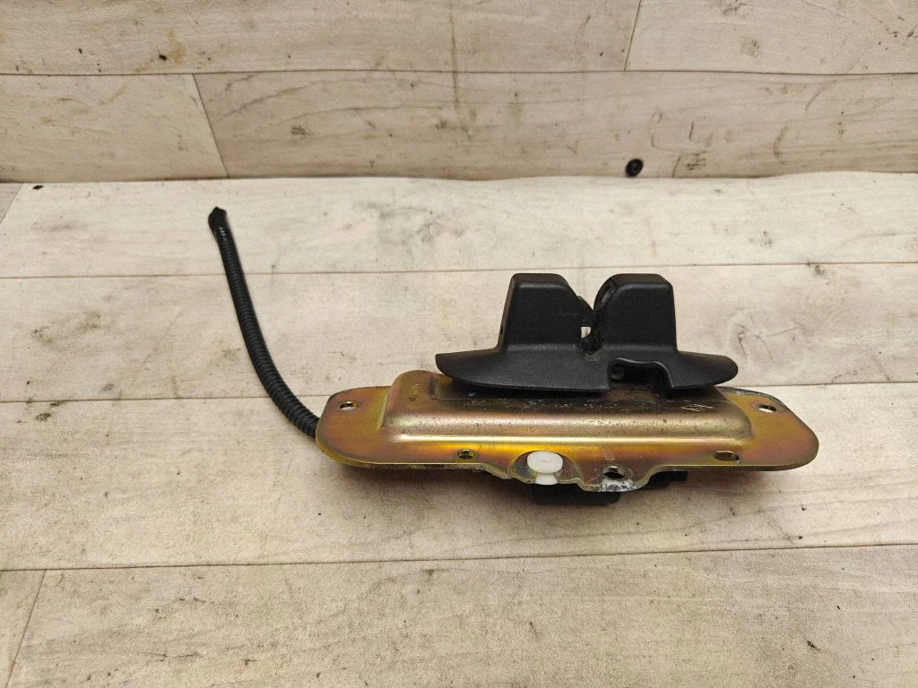 Tailgate/trunk/boot lock/catch/latch