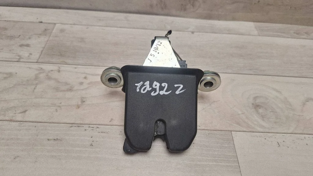 Zamek klapy bagażnika 1Z5827501E