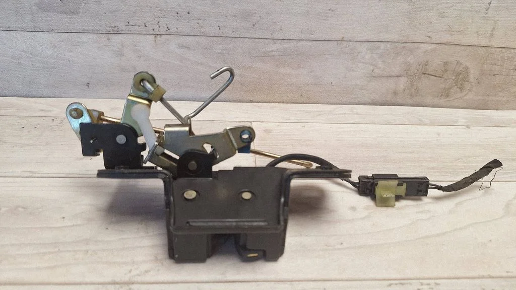 Tailgate/trunk/boot lock/catch/latch