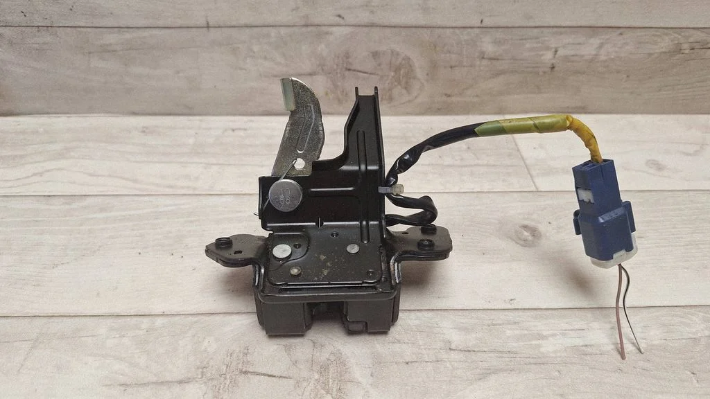 Tailgate/trunk/boot lock/catch/latch – Toyota Yaris (2006-2011)