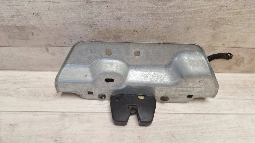 Tailgate/trunk/boot lock/catch/latch
