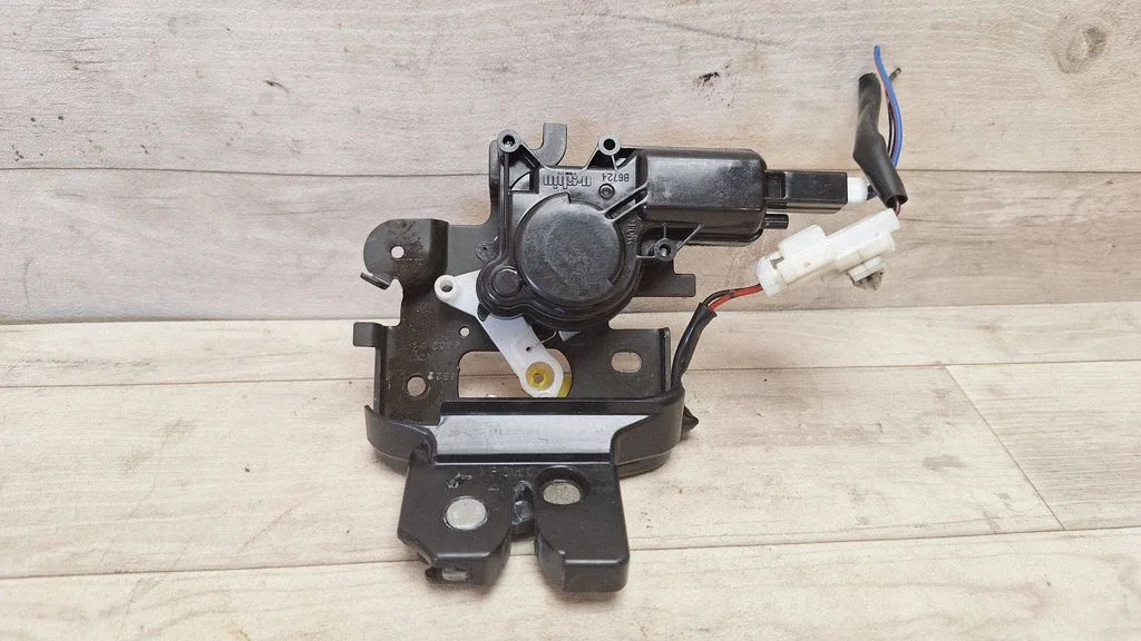 Tailgate/trunk/boot lock/catch/latch