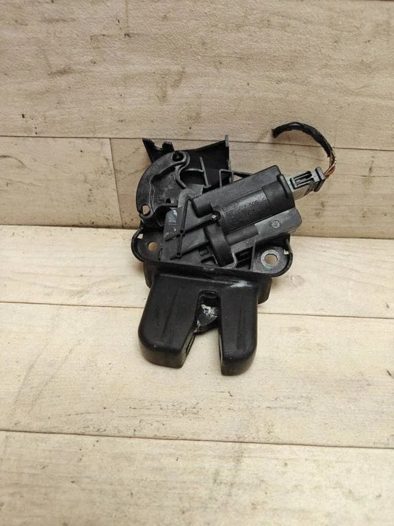 Tailgate/trunk/boot lock/catch/latch 4F5827505C