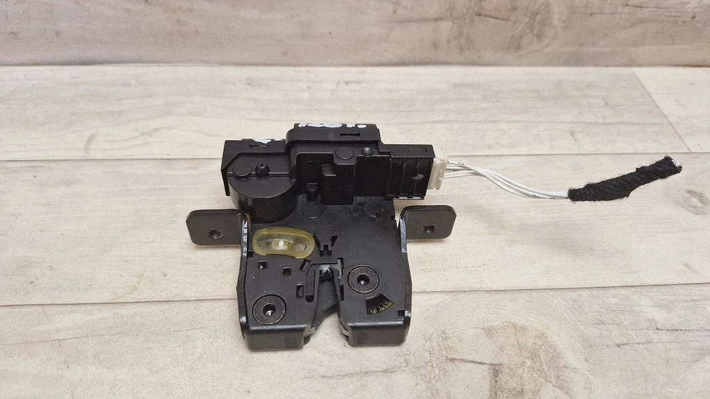 Tailgate/trunk/boot lock/catch/latch 8200747429A