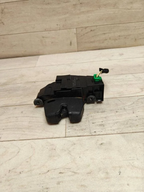 Tailgate/trunk/boot lock/catch/latch 9660403780