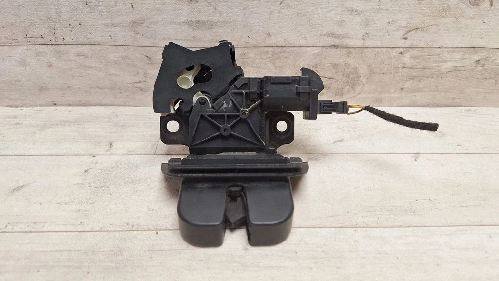 Tailgate/trunk/boot lock/catch/latch 8P4827505B