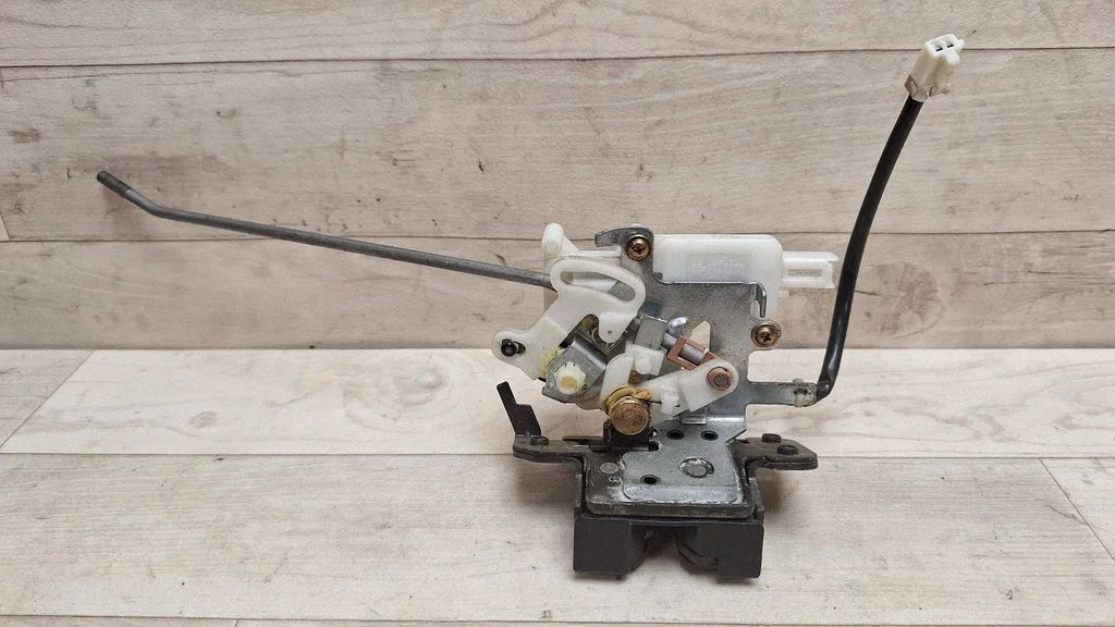 Tailgate/trunk/boot lock/catch/latch