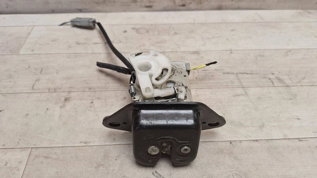 Tailgate/trunk/boot lock/catch/latch