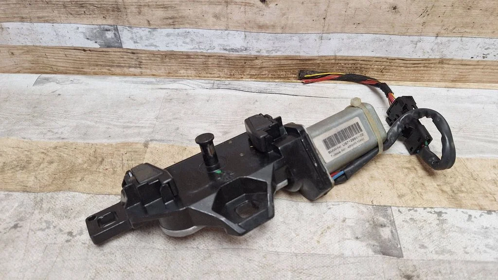 Tailgate/trunk/boot lock/catch/latch US712993102