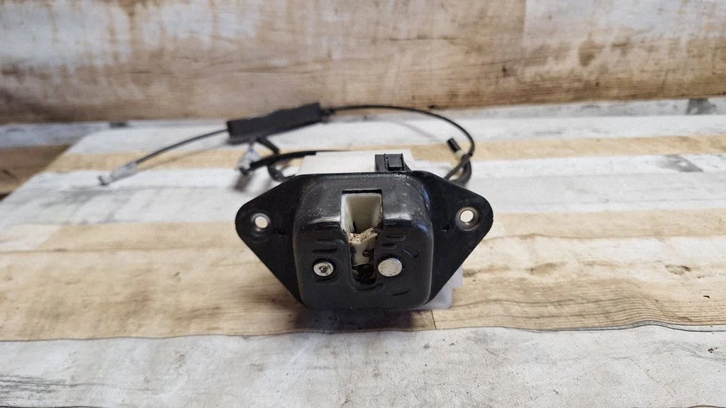 Tailgate/trunk/boot lock/catch/latch