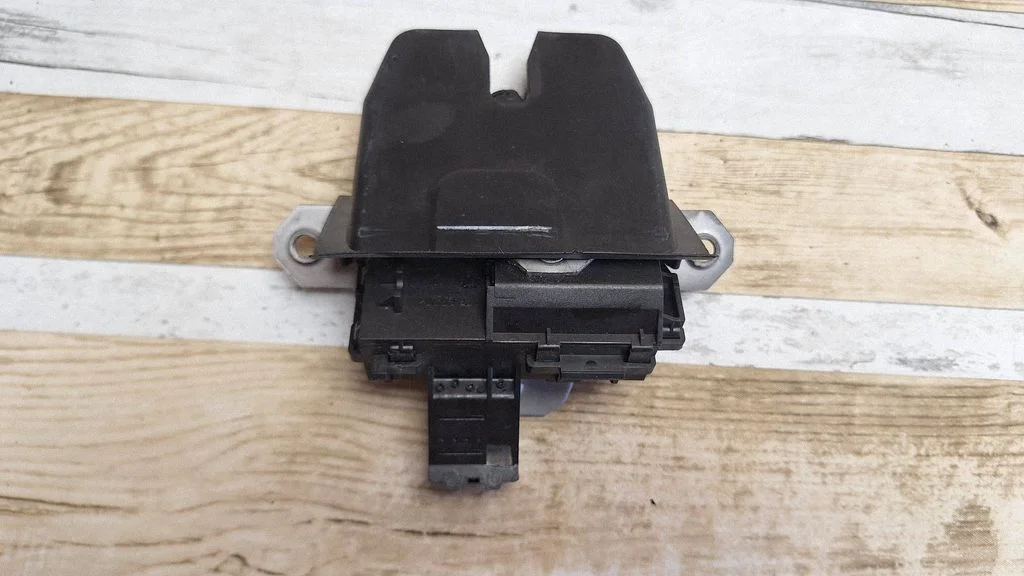 Tailgate/trunk/boot lock/catch/latch 0104115500