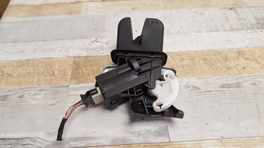Tailgate/trunk/boot lock/catch/latch – Volkswagen Jetta V (2005-2010)