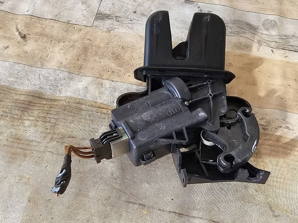 Tailgate/trunk/boot lock/catch/latch 4F5827505C