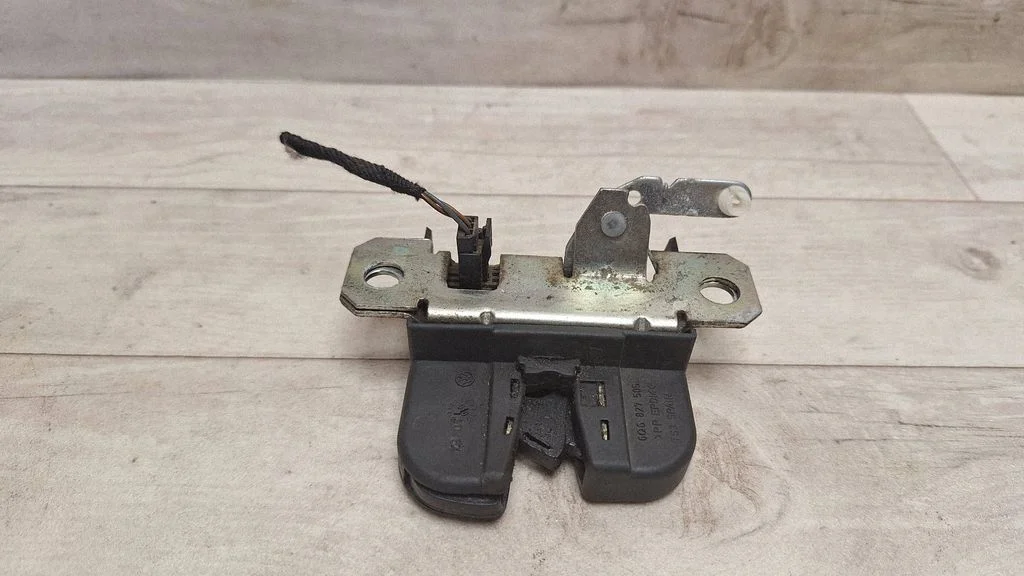 Tailgate/trunk/boot lock/catch/latch – Volkswagen Polo IV 9N3 (2005-2009)