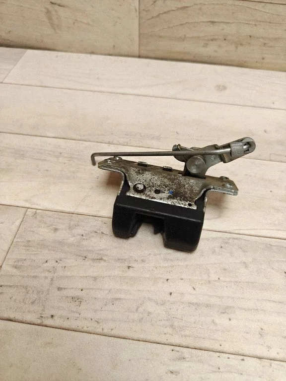 Tailgate/trunk/boot lock/catch/latch