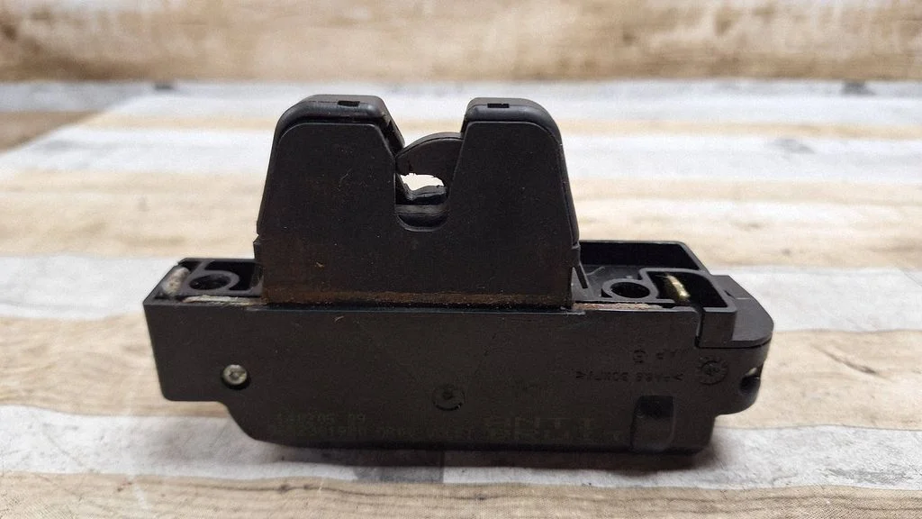 Tailgate/trunk/boot lock/catch/latch 9652301980