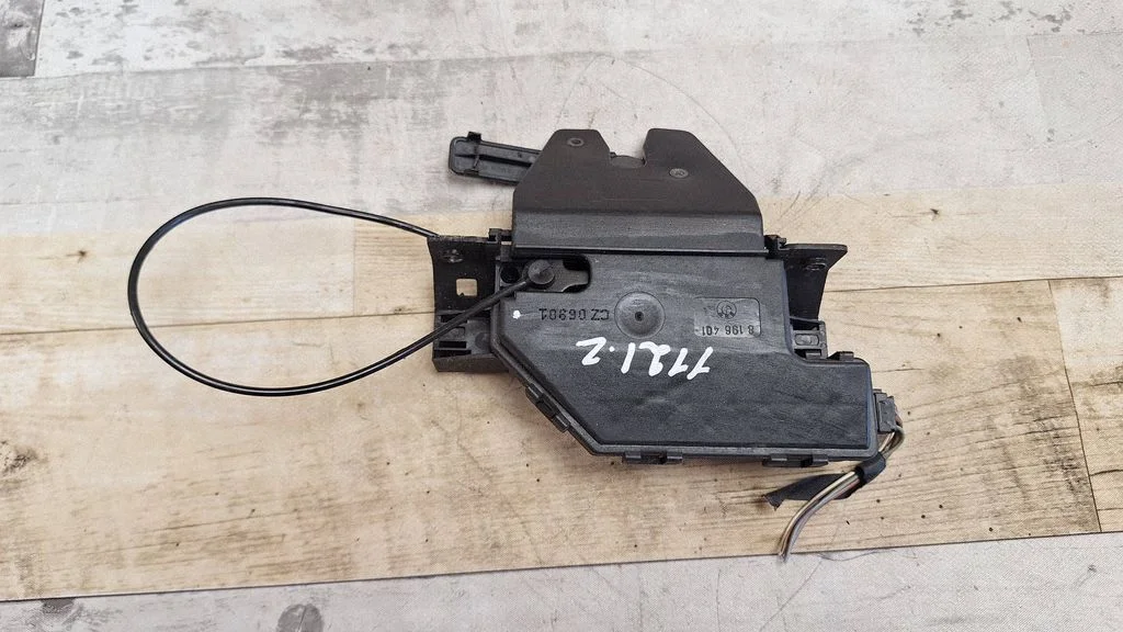 Tailgate/trunk/boot lock/catch/latch 8196401