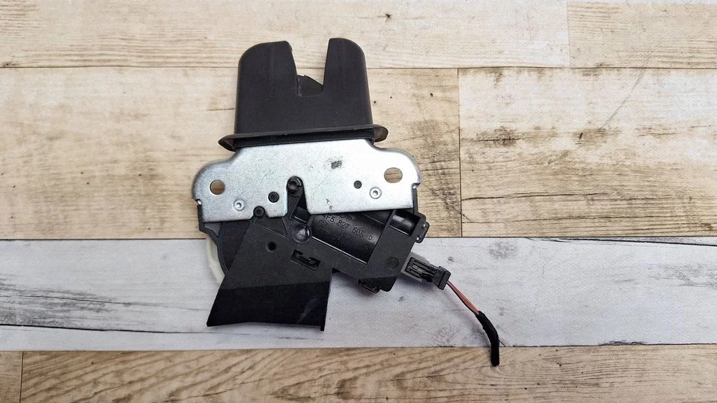 Tailgate/trunk/boot lock/catch/latch – Volkswagen Jetta V (2005-2010)