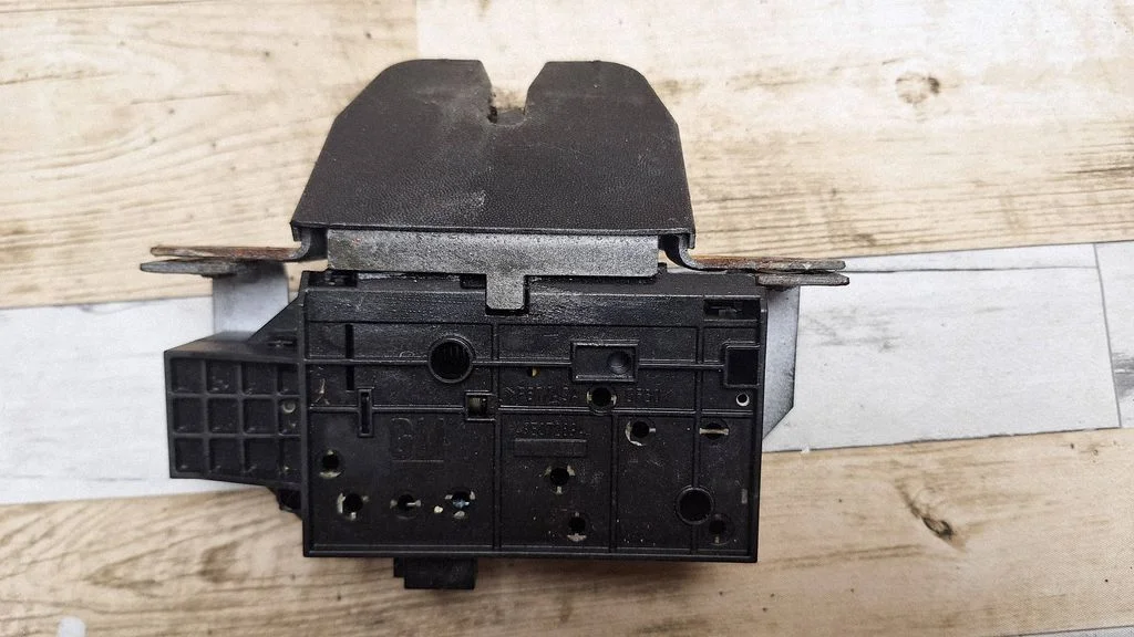 Tailgate/trunk/boot lock/catch/latch – Opel Vectra C (2002-2005)