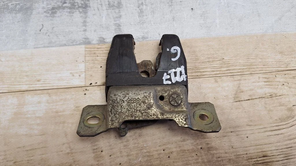 Tailgate/trunk/boot lock/catch/latch 443827505A