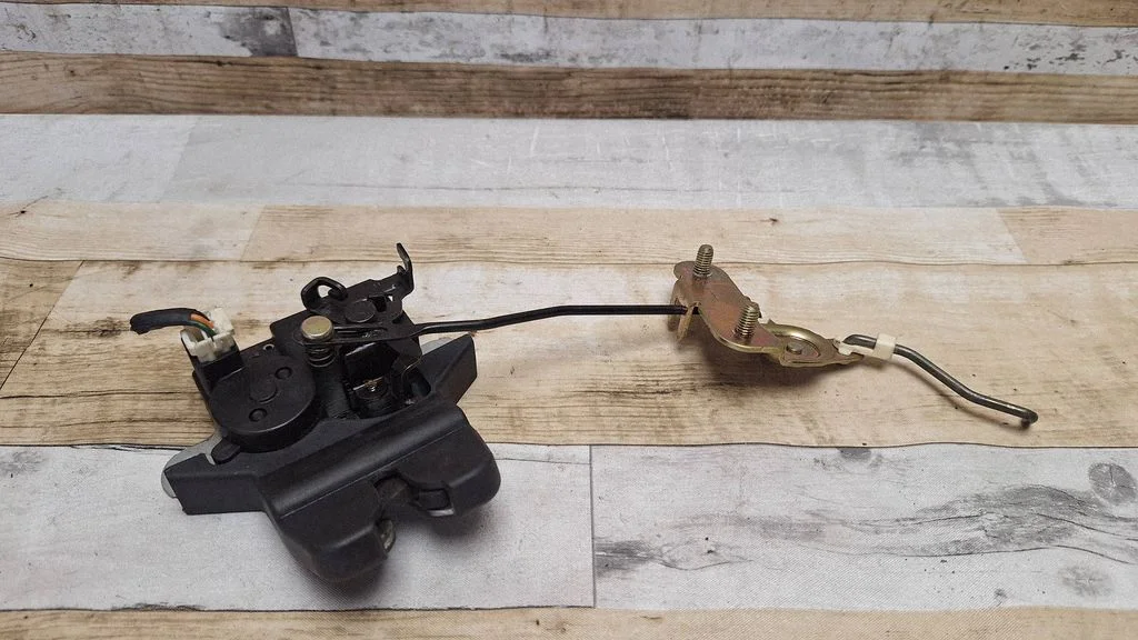 Tailgate/trunk/boot lock/catch/latch