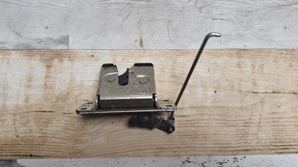 Tailgate/trunk/boot lock/catch/latch 90563999