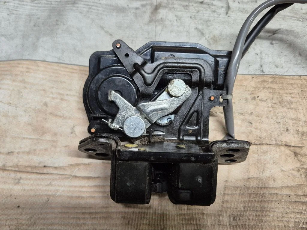 Tailgate/trunk/boot lock/catch/latch